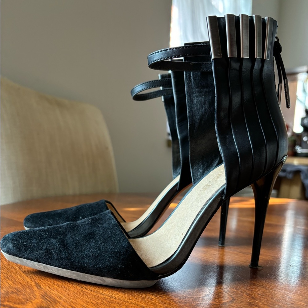 L.A.M.B. Blk leather heels Tomas 6.5